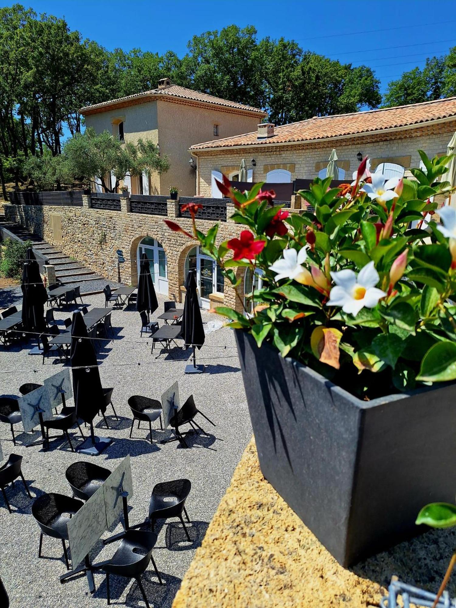 Aparthotel Domaine De La Mautanne Sainte-Tulle Exterior foto
